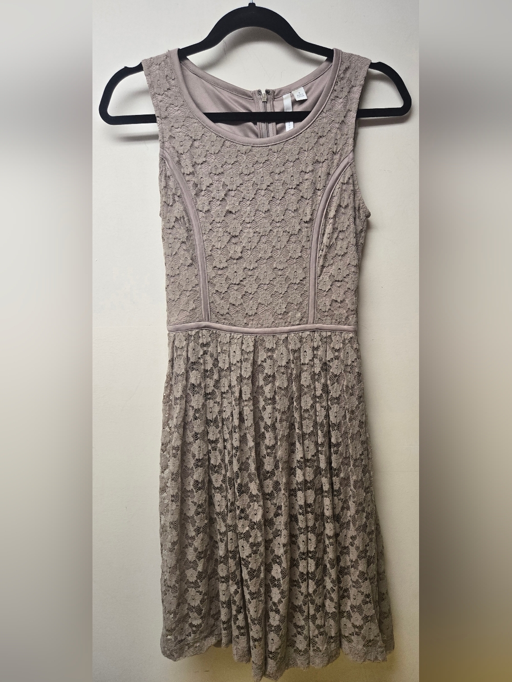 Lauren Conrad Size 2 Knee Length Lace Dress